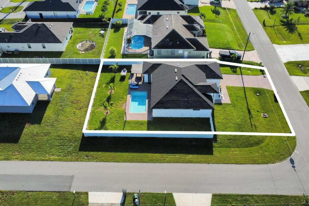 Casa Sevilla, Heated Pool, Sleeps 9, 4b3b Cape Coral