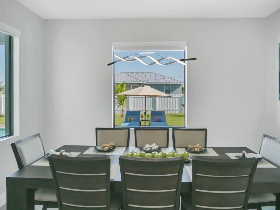 Casa Sevilla, Heated Pool, Sleeps 9, 4b3b Holiday home Cape Coral