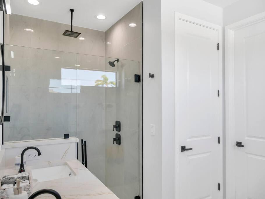 Casa Sevilla, Heated Pool, Sleeps 9, 4b3b Cape Coral